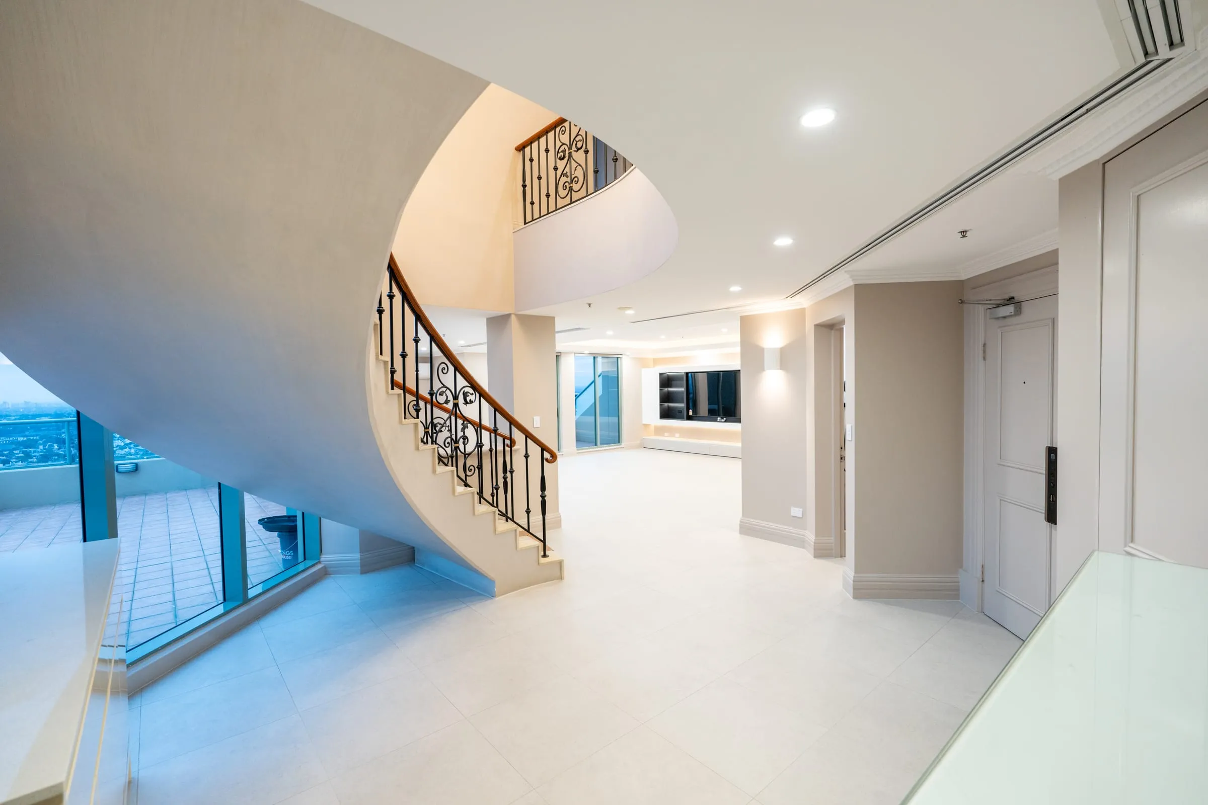 Apartment — Market City, photo 2 of 7